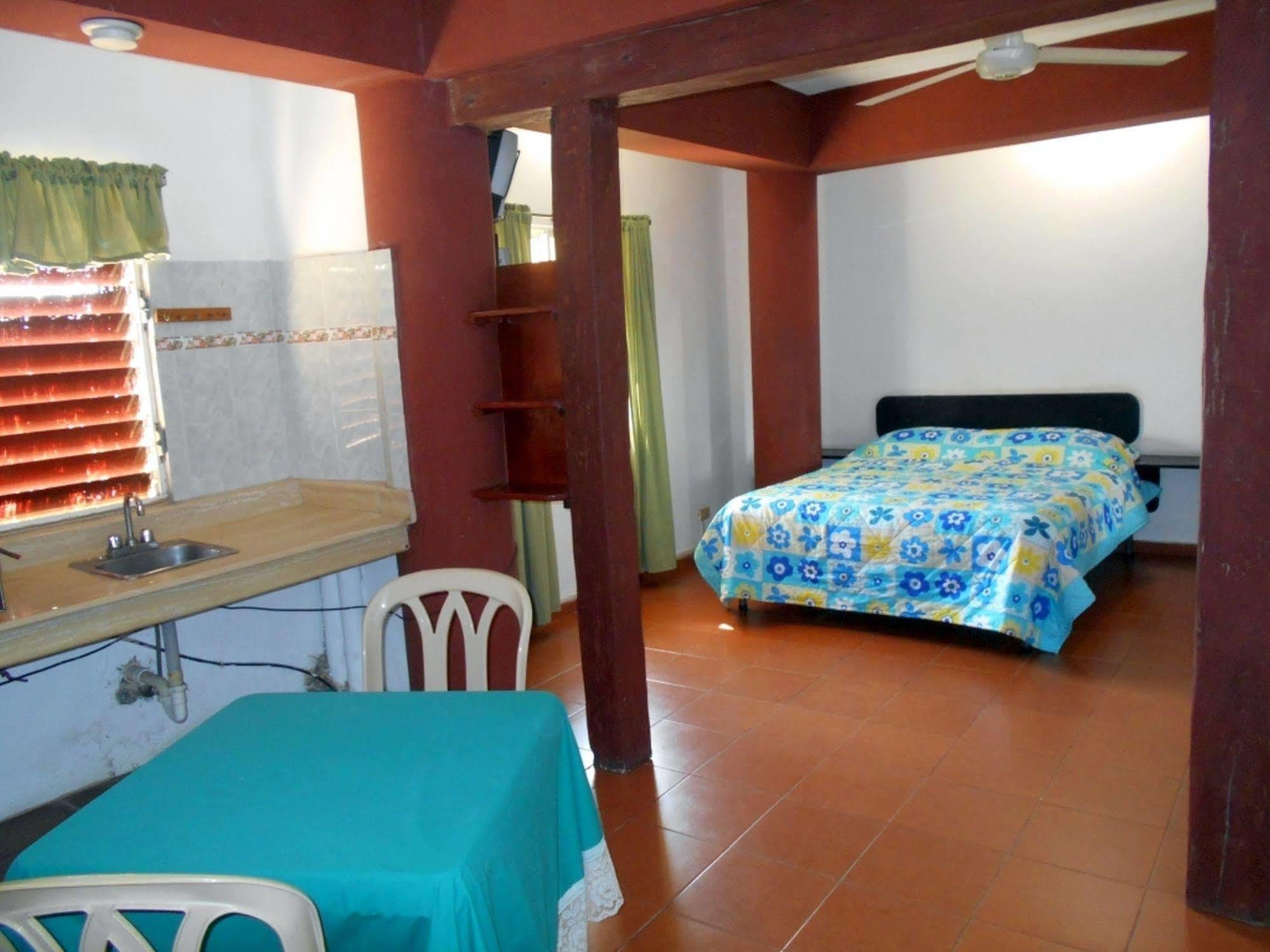 Hostal Condo-Parque Санто Доминго Екстериор снимка