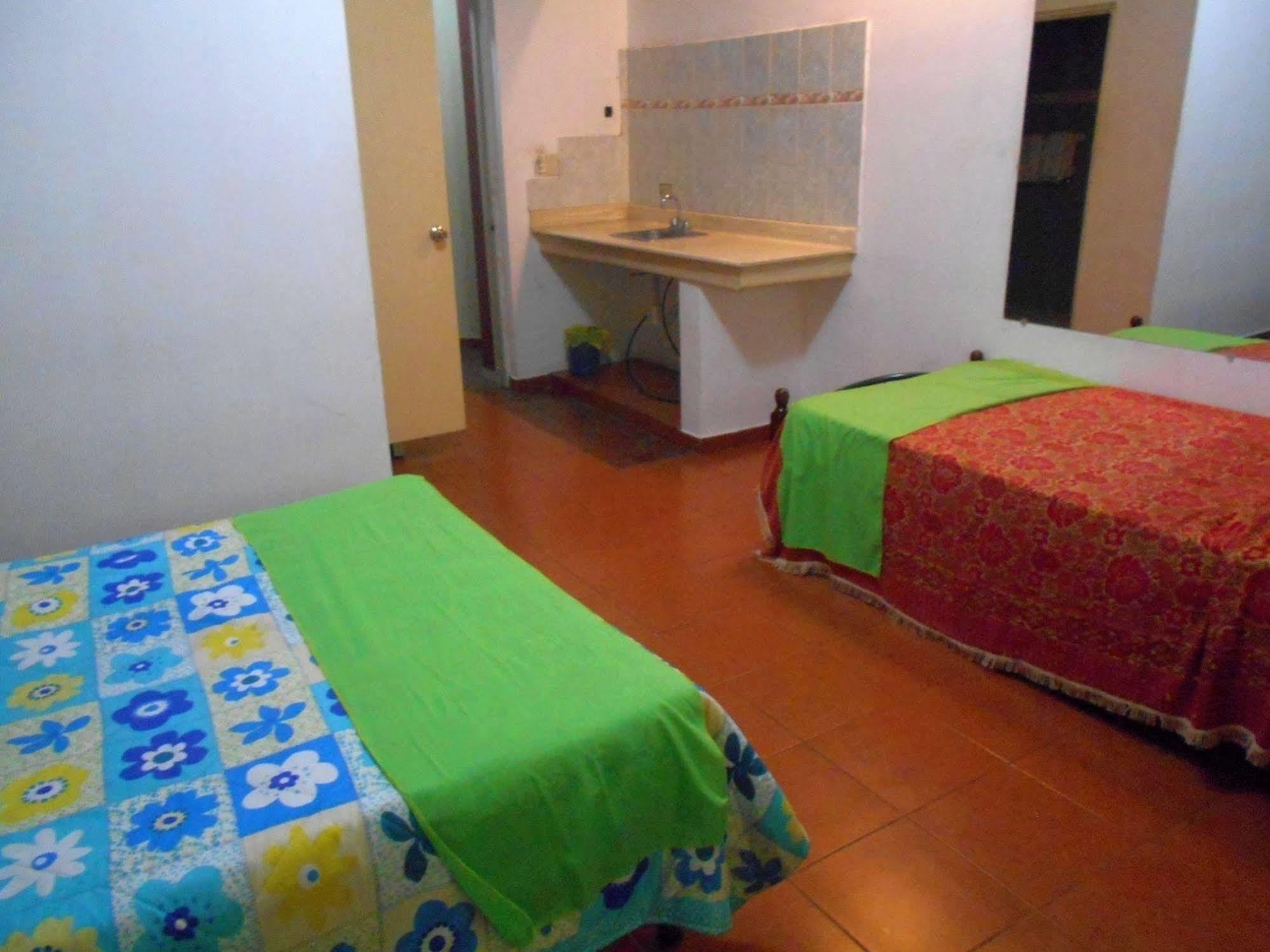 Hostal Condo-Parque Санто Доминго Екстериор снимка